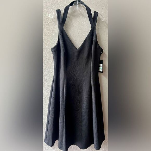 GUESS Embossed Scuba Sleeveless Cocktail Dress Women’s Size 8~NWT - Picture 3 of 8